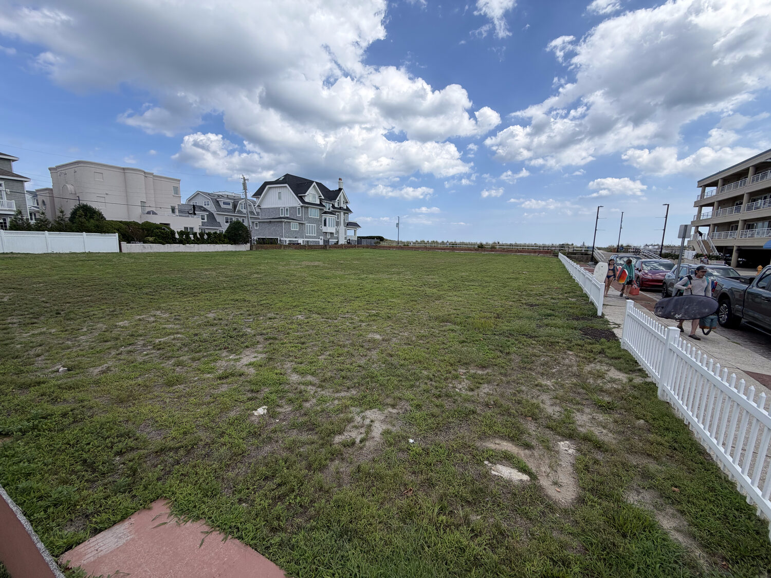 Wide view of the parcel looking east