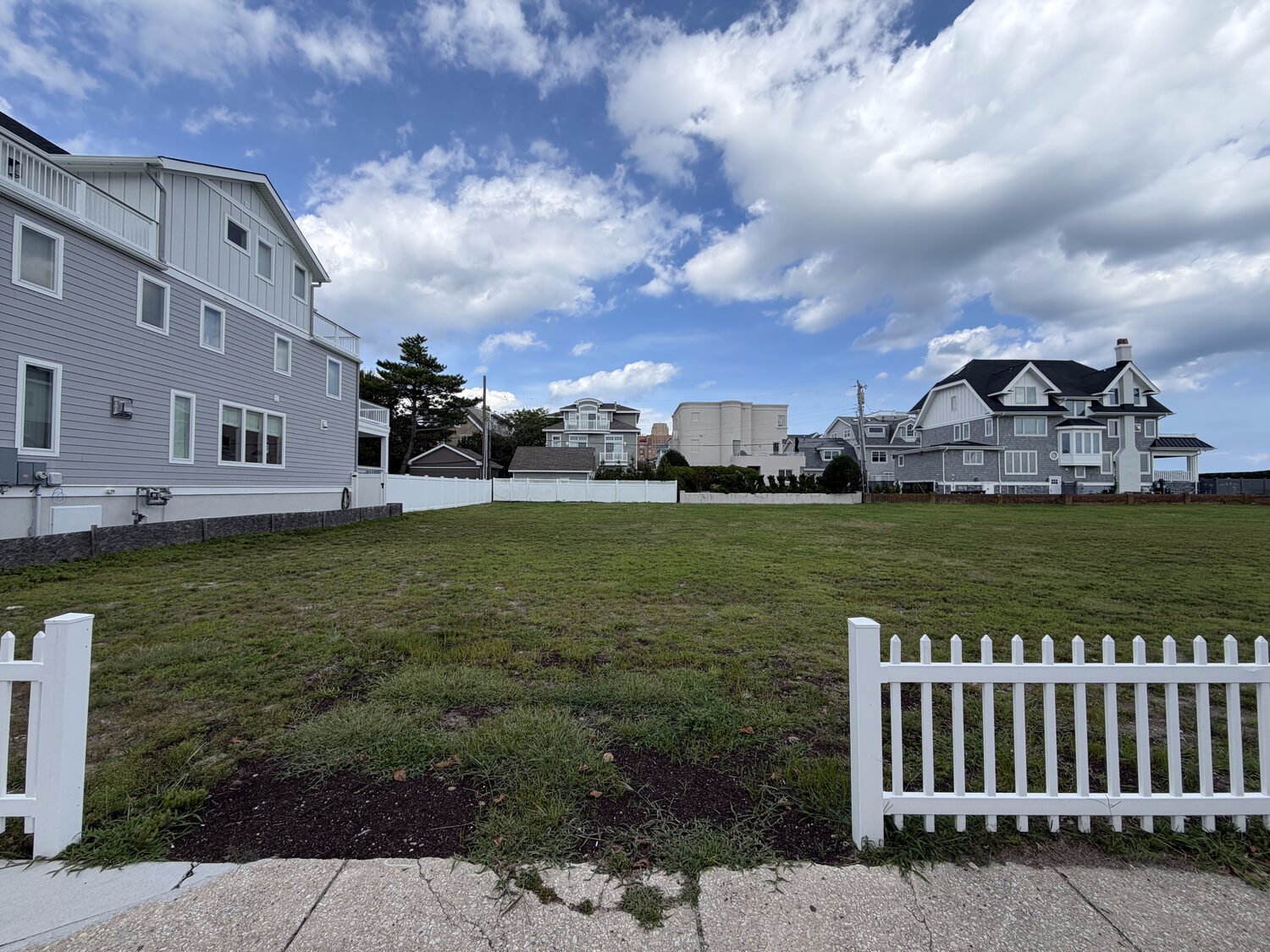 Street view of the lot along Cornwall Avenue
